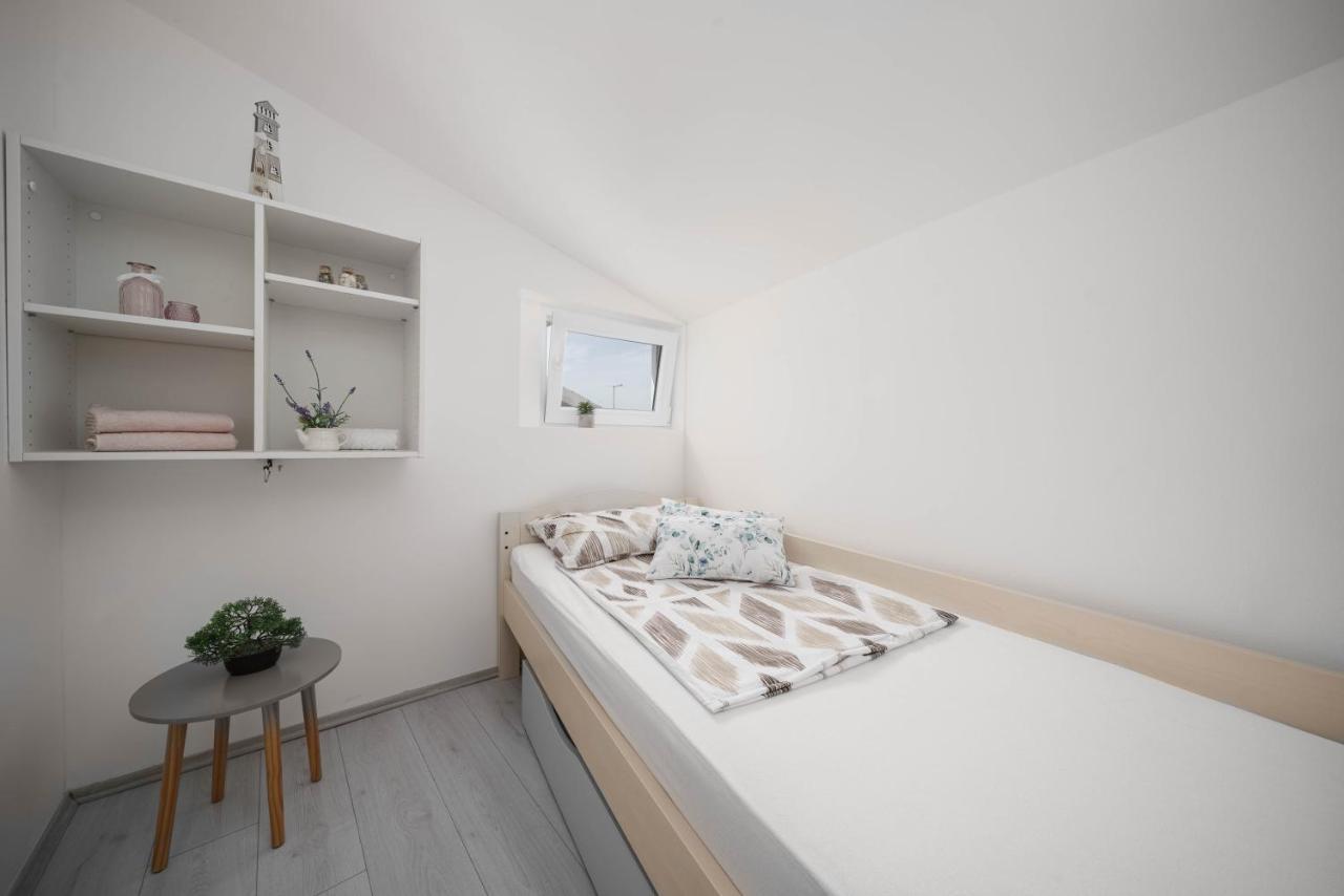 Vila Ms2 Apartment ตรีบูนย์ ภายนอก รูปภาพ